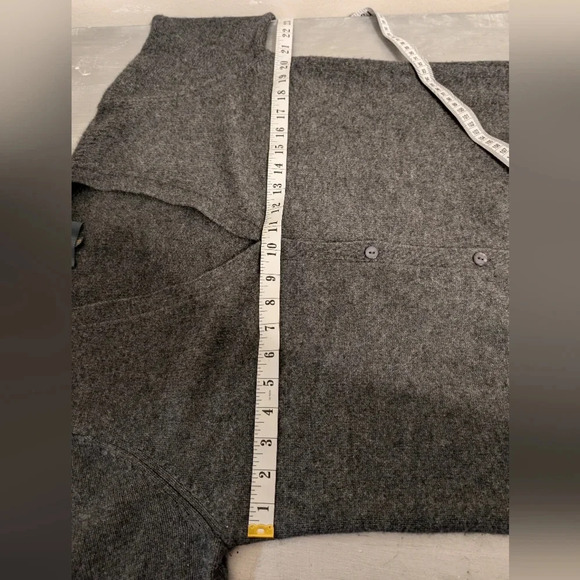WYSE  LONDON Grey 30% Cashmere 70% Wool V Neck  Gold Sequined Sweater Size S/M - Picture 8 of 14